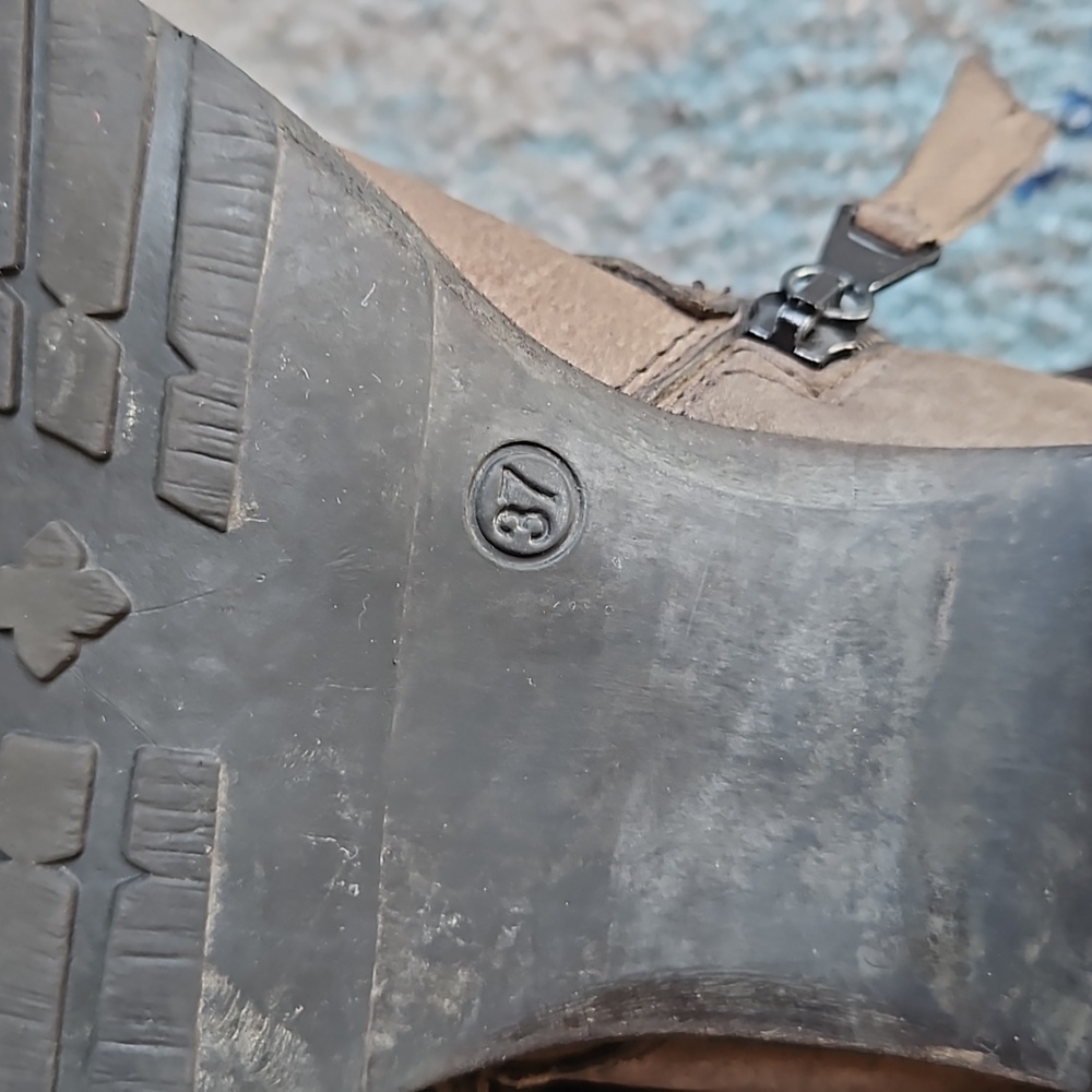 Brown's distressed leather buckle boots - Picture 8 of 8